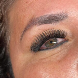 Foto de pestañas negras de cerca